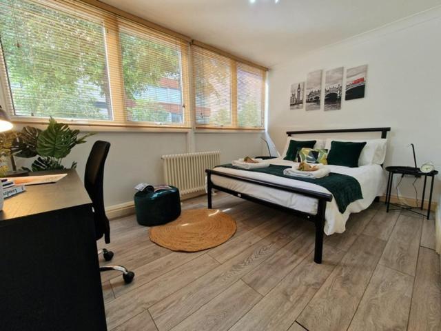 2 Bedrooms Flat In Great Location! Londra Dış mekan fotoğraf